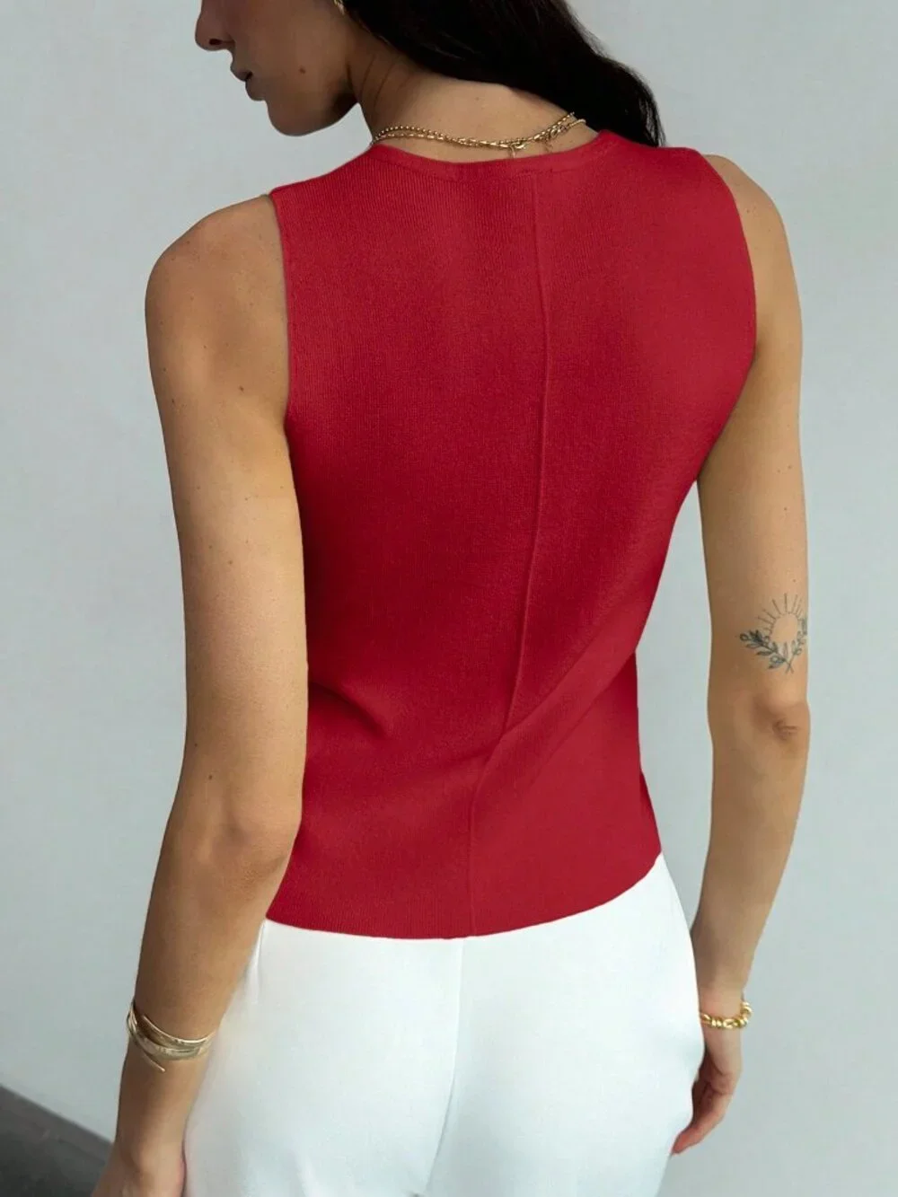 Red Elegant Women's V-Neck Knit Vest with Metal Buckle, Single-Breasted